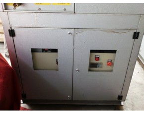 變頻機組下方電控箱