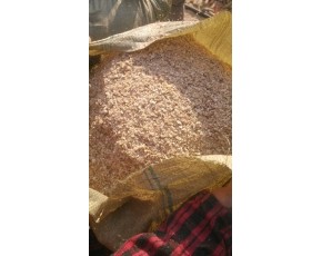 山東省菏澤供應(yīng)房頂上玉米芯顆粒，無霉變無雜質(zhì)，水分14以下