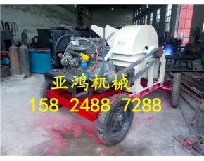 可移動(dòng)木屑粉碎機(jī)，滾動(dòng)木屑機(jī)，會(huì)移動(dòng)的木屑機(jī)