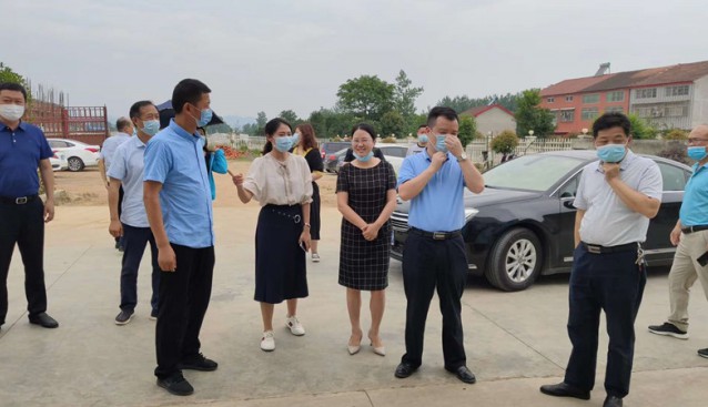 湖北省宜城市委常委、市政府副市長(zhǎng)蔡正方一行蒞臨裕山菌業(yè)視察指導(dǎo)工作