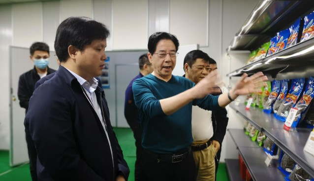 湖南省科技廳周副廳長等領(lǐng)導(dǎo)在常德市人民政府副市長龔德漢陪同下視察永春堂蘆山靈芝羊肚菌特色產(chǎn)業(yè)園