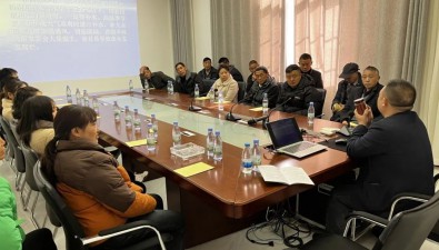 重慶城口縣：勞模工匠免費培訓菇農，并送菌棒